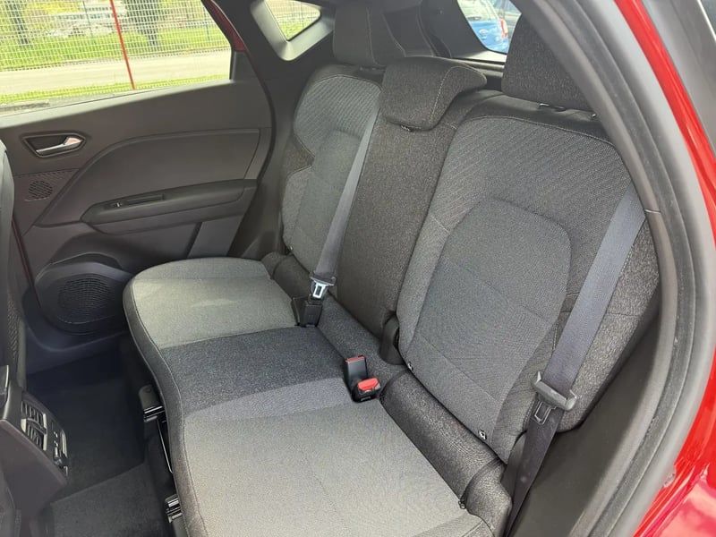 Photo de la voiture RENAULT CAPTUR E-Tech full hybrid 145 ch Techno