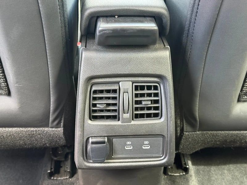 Photo de la voiture RENAULT CAPTUR E-Tech full hybrid 145 ch Techno