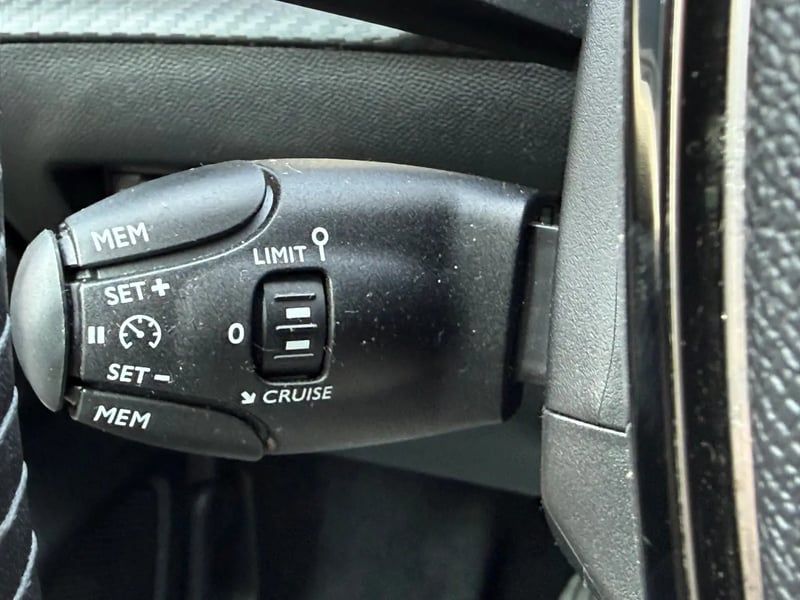Photo de la voiture PEUGEOT 208 100 S&S BVM6 Style