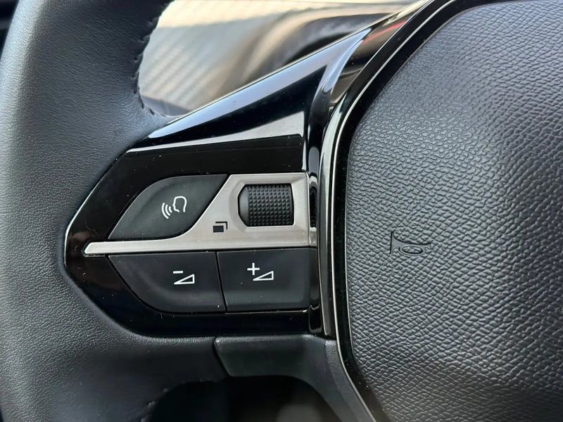 Photo de la voiture PEUGEOT 208 100 S&S BVM6 Style