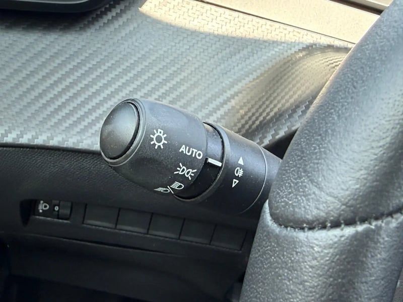 Photo de la voiture PEUGEOT 208 100 S&S BVM6 Style