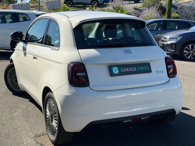 Photo de la voiture FIAT 500e BERLINE 500 e 118 ch Nouvelle 500