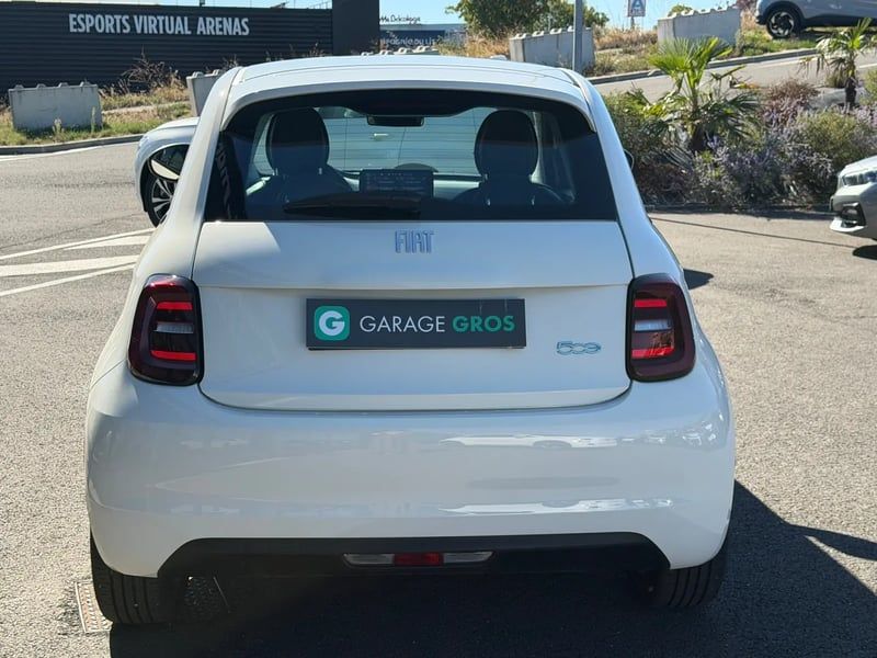 Photo de la voiture FIAT 500e BERLINE 500 e 118 ch Nouvelle 500