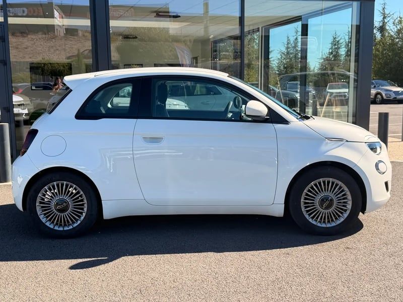 Photo de la voiture FIAT 500e BERLINE 500 e 118 ch Nouvelle 500
