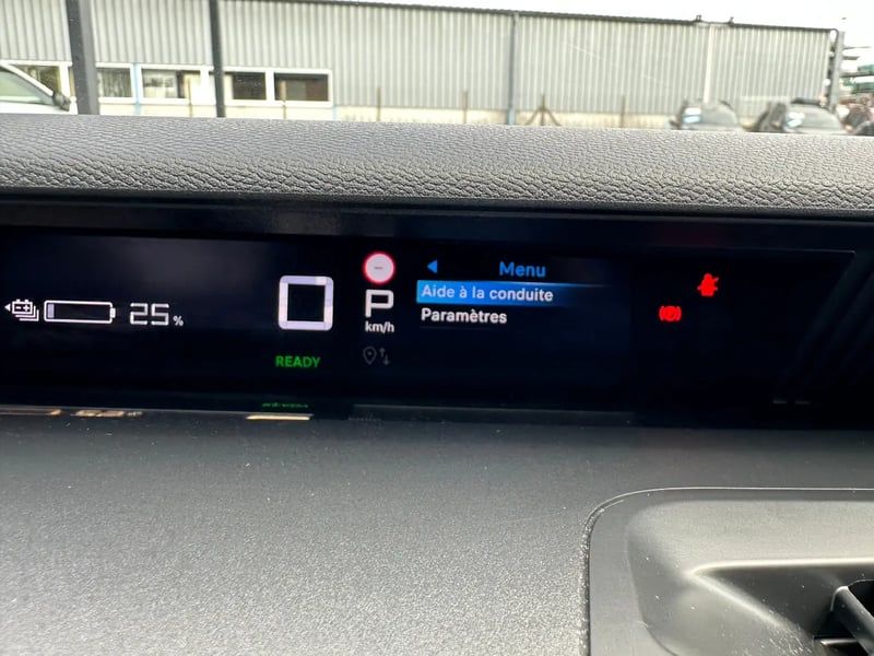 Photo de la voiture CITROEN E-C3 113 ch Max