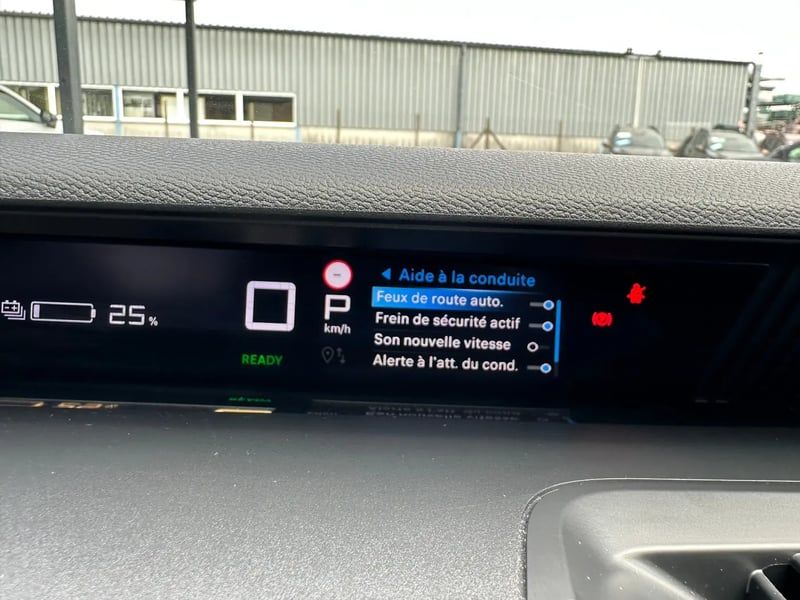 Photo de la voiture CITROEN E-C3 113 ch Max