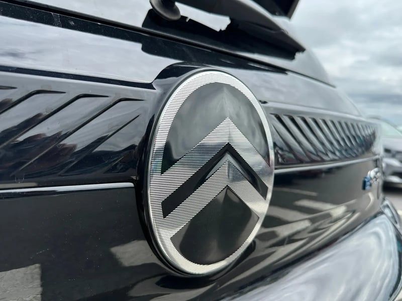 Photo de la voiture CITROEN E-C3 113 ch Max