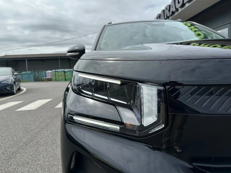 Photo de la voiture CITROEN E-C3 113 ch Max