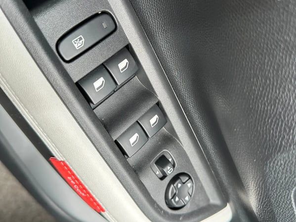 Photo de la voiture CITROEN E-C3 113 ch Max