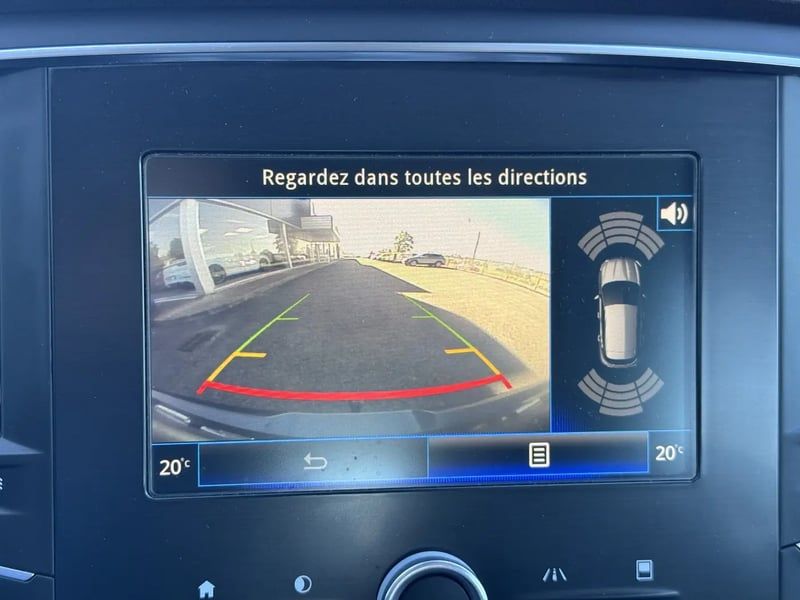 Photo de la voiture RENAULT MEGANE IV BERLINE dCi 130 Energy Zen