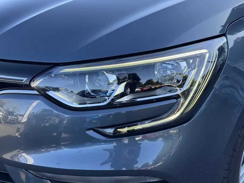 Photo de la voiture RENAULT MEGANE IV BERLINE dCi 130 Energy Zen