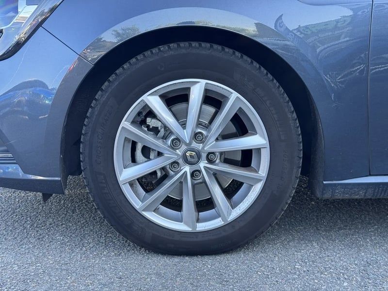 Photo de la voiture RENAULT MEGANE IV BERLINE dCi 130 Energy Zen