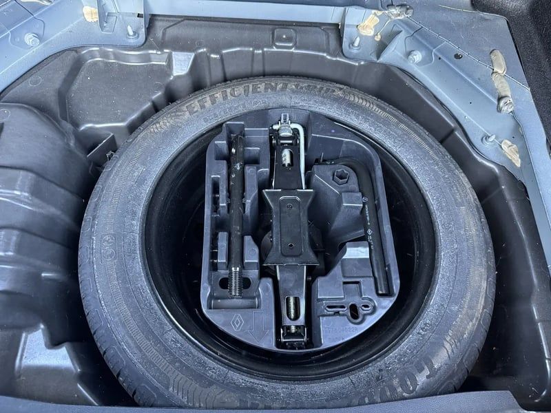 Photo de la voiture RENAULT MEGANE IV BERLINE dCi 130 Energy Zen