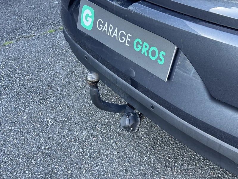 Photo de la voiture RENAULT MEGANE IV BERLINE dCi 130 Energy Zen