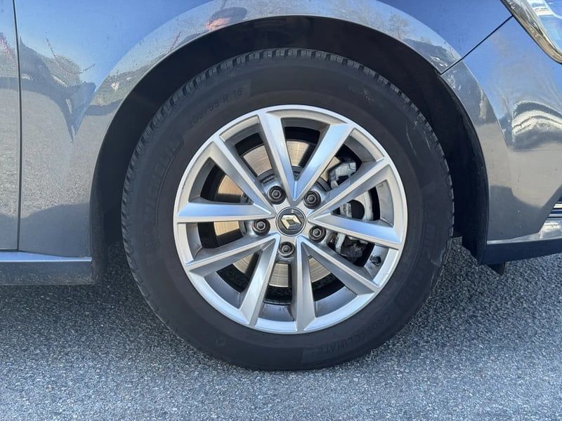 Photo de la voiture RENAULT MEGANE IV BERLINE dCi 130 Energy Zen