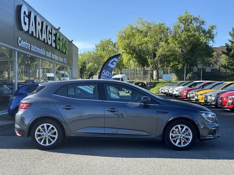 Photo de la voiture RENAULT MEGANE IV BERLINE dCi 130 Energy Zen