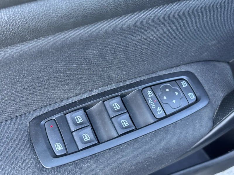 Photo de la voiture RENAULT MEGANE IV BERLINE dCi 130 Energy Zen