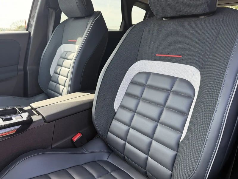 Photo de la voiture CITROEN C5 AIRCROSS HYBRIDE 145 ch e-DCS6 Max