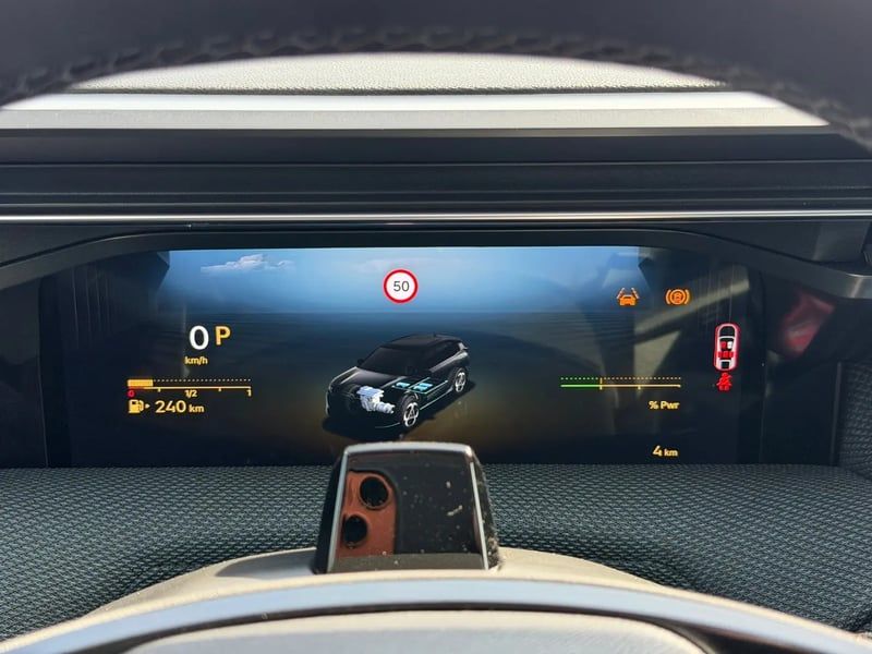 Photo de la voiture CITROEN C5 AIRCROSS HYBRIDE 145 ch e-DCS6 Max