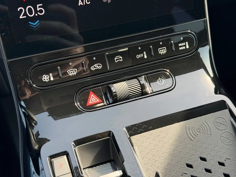 Photo de la voiture CITROEN C5 AIRCROSS HYBRIDE 145 ch e-DCS6 Max