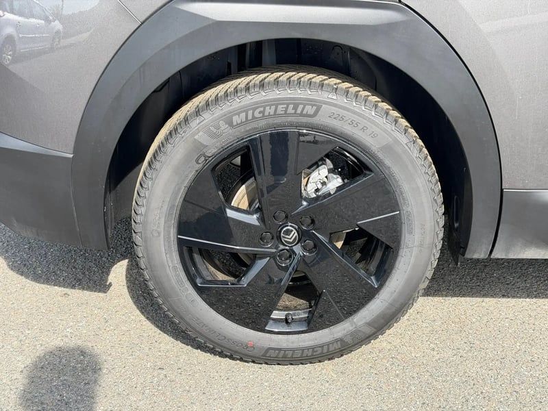 Photo de la voiture CITROEN C5 AIRCROSS HYBRIDE 145 ch e-DCS6 Max