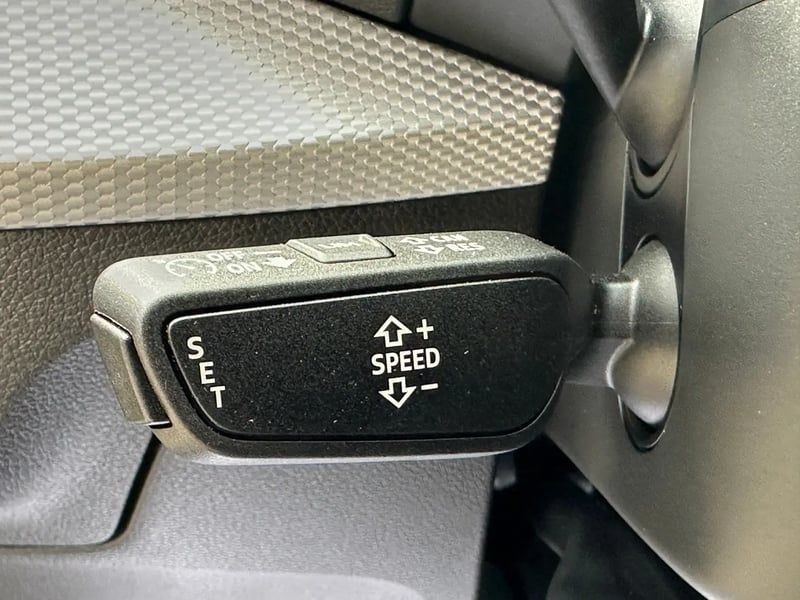 Photo de la voiture AUDI Q2 35 TFSI 150 S tronic 7 S line