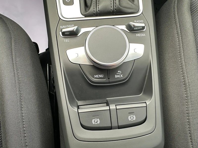 Photo de la voiture AUDI Q2 35 TFSI 150 S tronic 7 S line