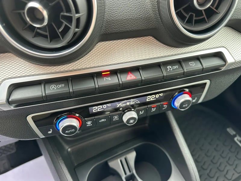 Photo de la voiture AUDI Q2 35 TFSI 150 S tronic 7 S line