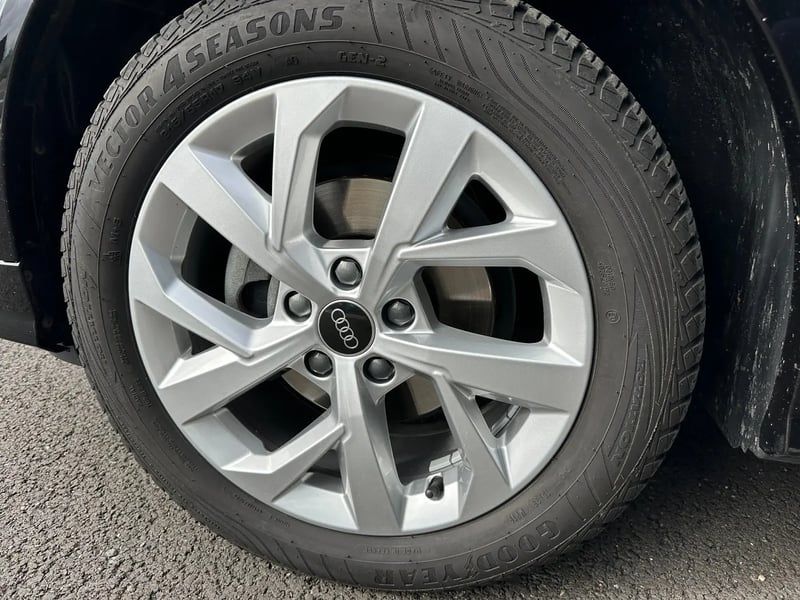 Photo de la voiture AUDI Q2 35 TFSI 150 S tronic 7 S line