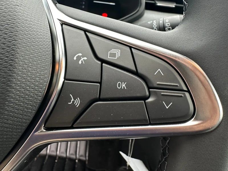 Photo de la voiture RENAULT CLIO V TCe 90 X-Tronic Evolution