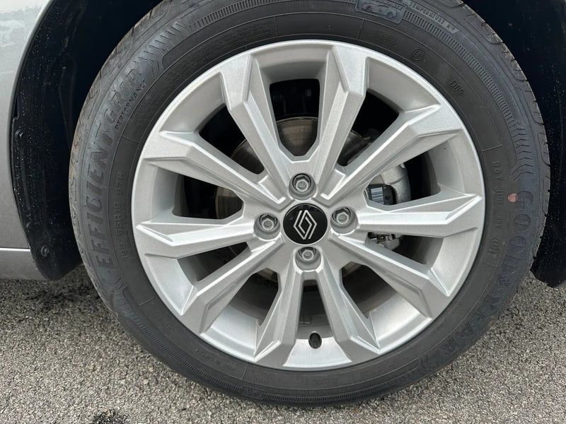 Photo de la voiture RENAULT CLIO V TCe 90 X-Tronic Evolution