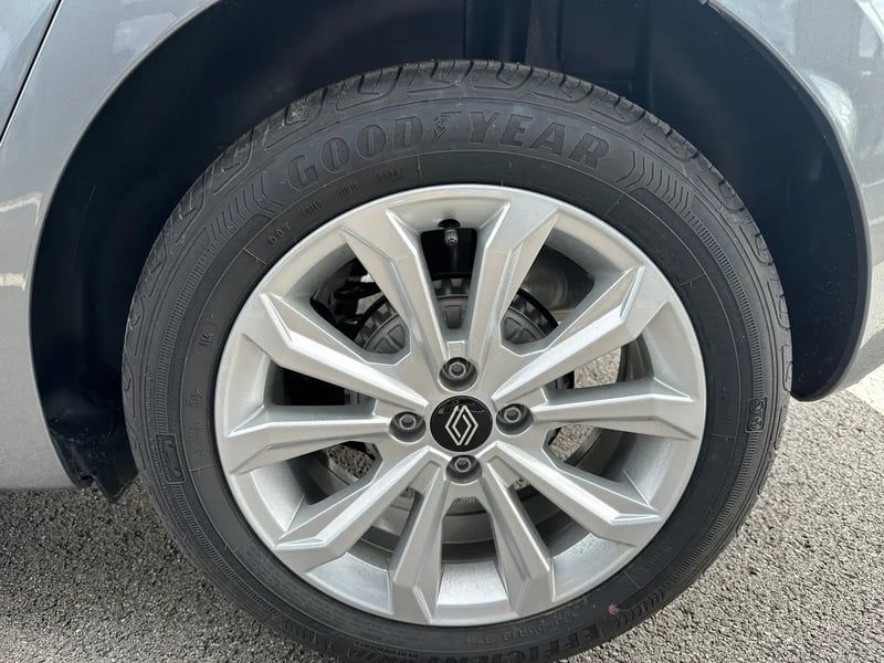 Photo de la voiture RENAULT CLIO V TCe 90 X-Tronic Evolution