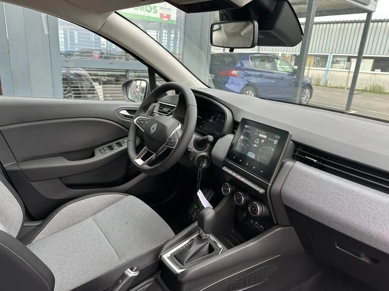 Photo de la voiture RENAULT CLIO V TCe 90 X-Tronic Evolution