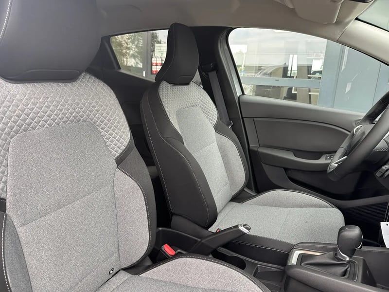 Photo de la voiture RENAULT CLIO V TCe 90 X-Tronic Evolution