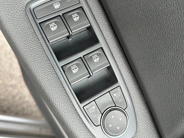 Photo de la voiture RENAULT CLIO V TCe 90 X-Tronic Evolution