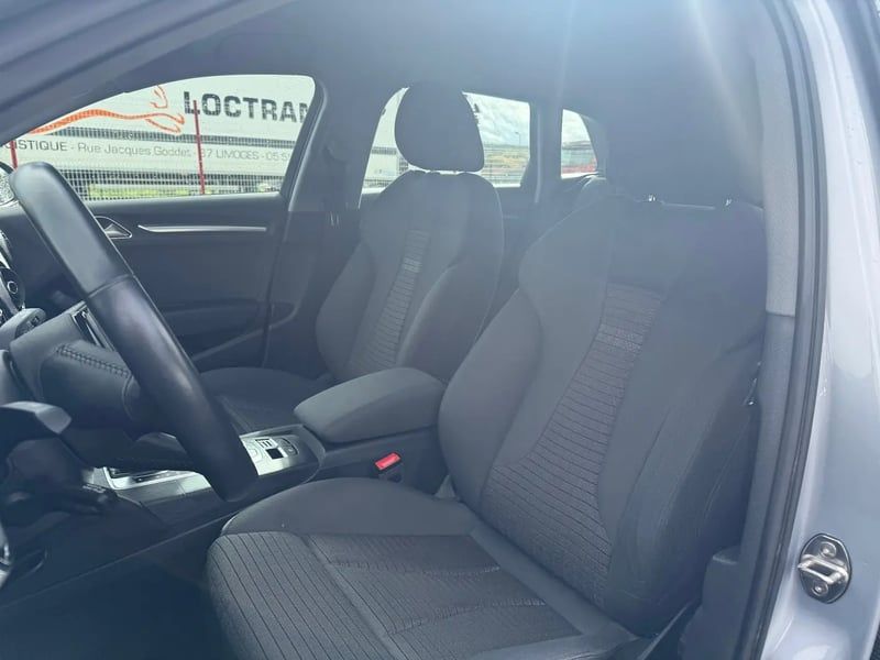 Photo de la voiture AUDI A3 SPORTBACK 40 TFSI 190 S tronic 7 Quattro Sport