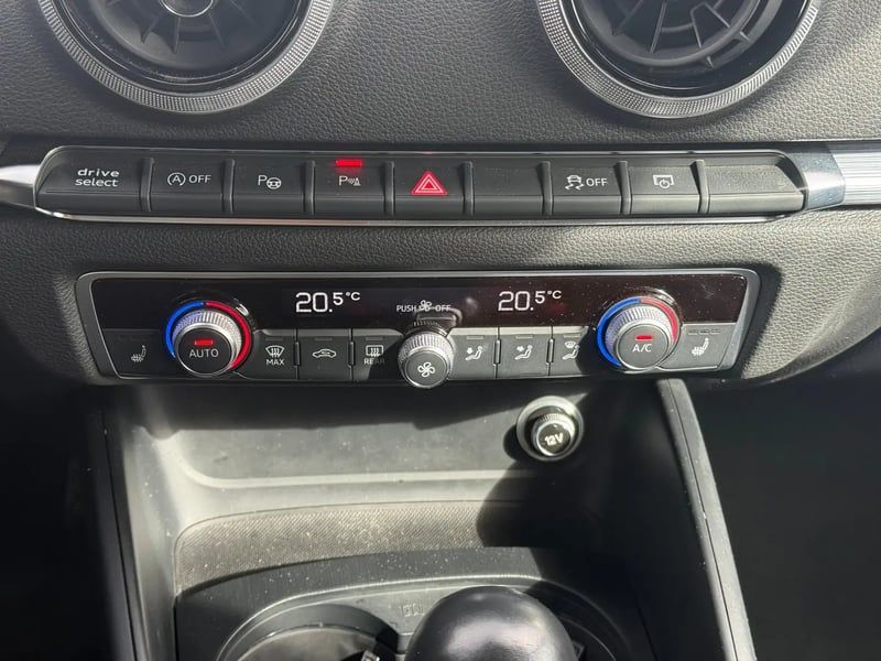 Photo de la voiture AUDI A3 SPORTBACK 40 TFSI 190 S tronic 7 Quattro Sport