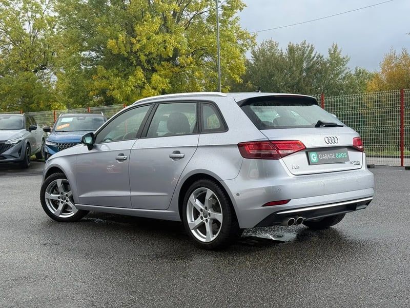 Photo de la voiture AUDI A3 SPORTBACK 40 TFSI 190 S tronic 7 Quattro Sport