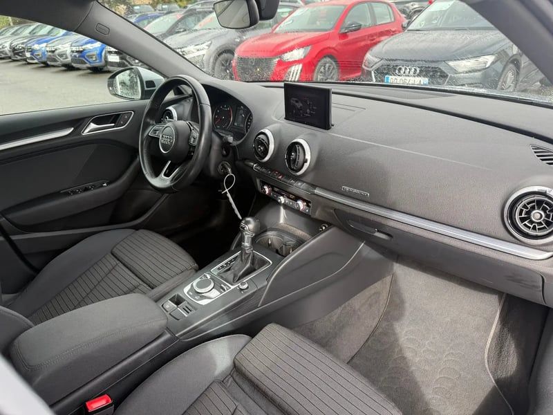 Photo de la voiture AUDI A3 SPORTBACK 40 TFSI 190 S tronic 7 Quattro Sport