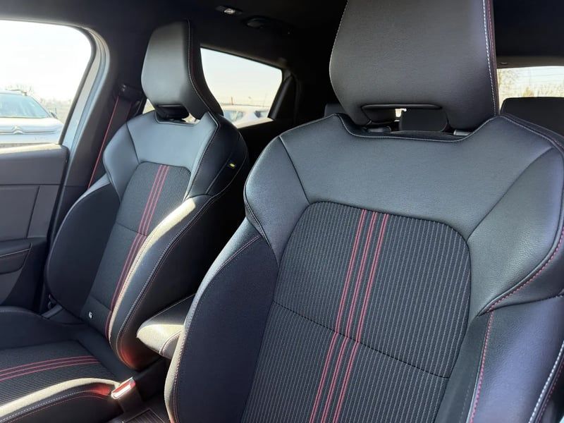 Photo de la voiture RENAULT CLIO V TCe 90 RS Line