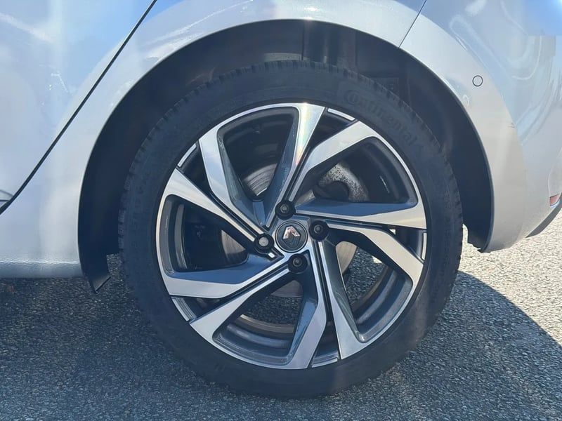 Photo de la voiture RENAULT CLIO V TCe 90 RS Line