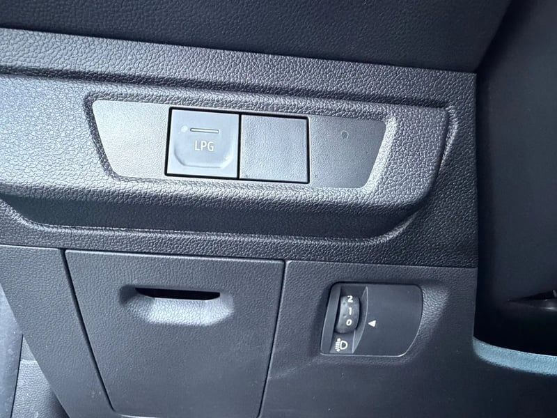 Photo de la voiture DACIA SANDERO ECO-G 100 Stepway Expression