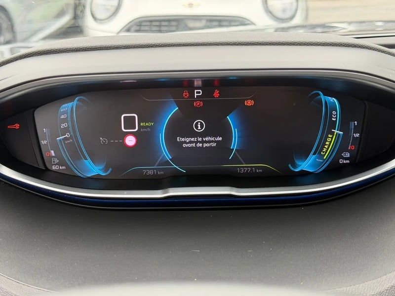 Photo de la voiture PEUGEOT 3008 Hybrid 180 e-EAT8 Allure Pack