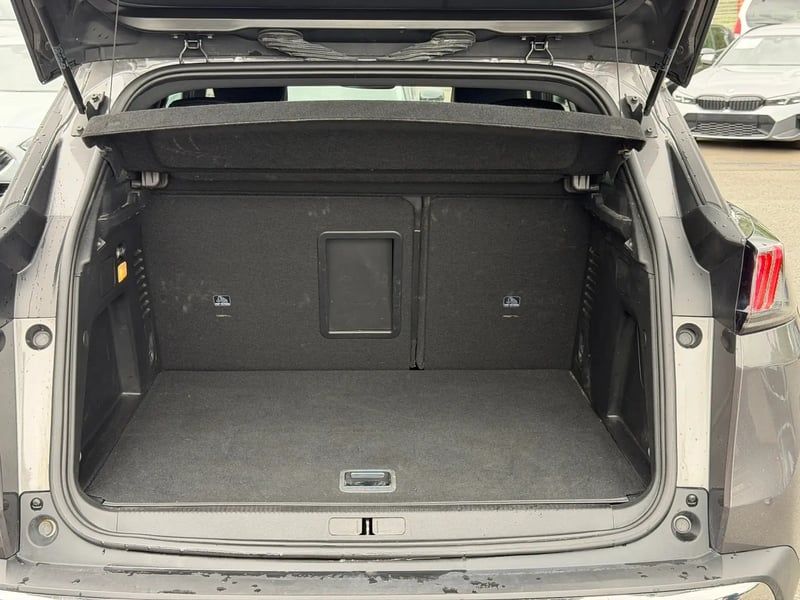 Photo de la voiture PEUGEOT 3008 Hybrid 180 e-EAT8 Allure Pack