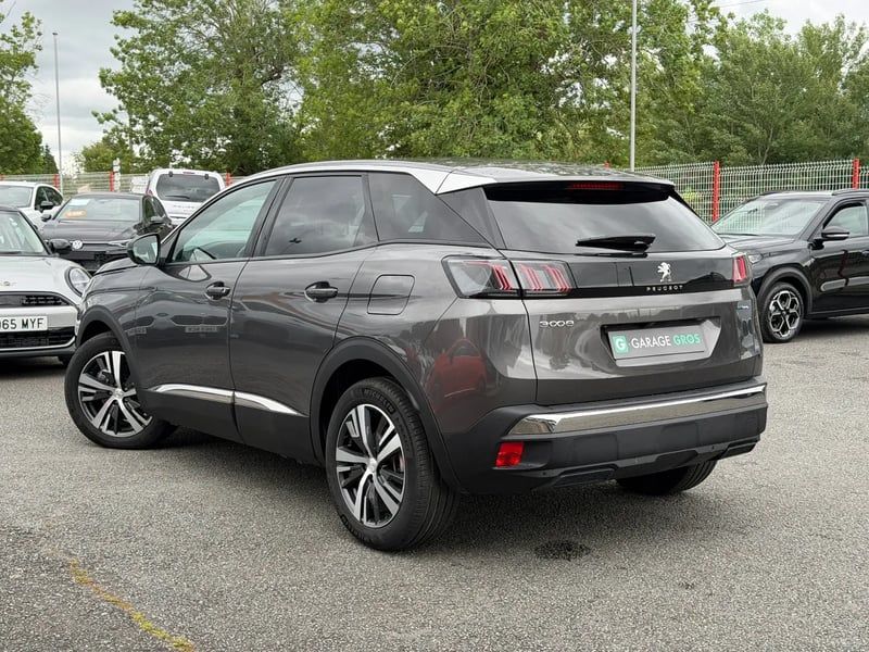 Photo de la voiture PEUGEOT 3008 Hybrid 180 e-EAT8 Allure Pack