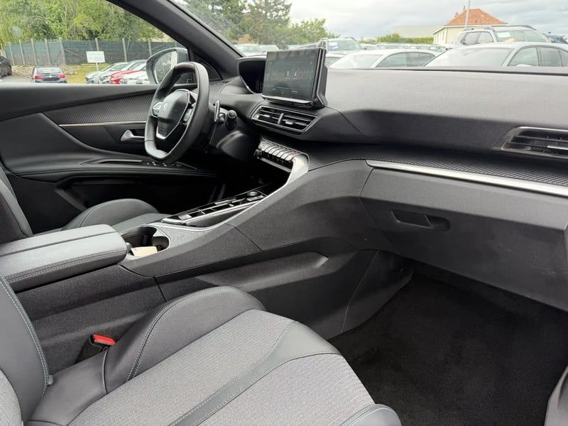 Photo de la voiture PEUGEOT 3008 Hybrid 180 e-EAT8 Allure Pack