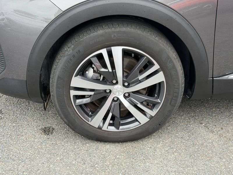 Photo de la voiture PEUGEOT 3008 Hybrid 180 e-EAT8 Allure Pack