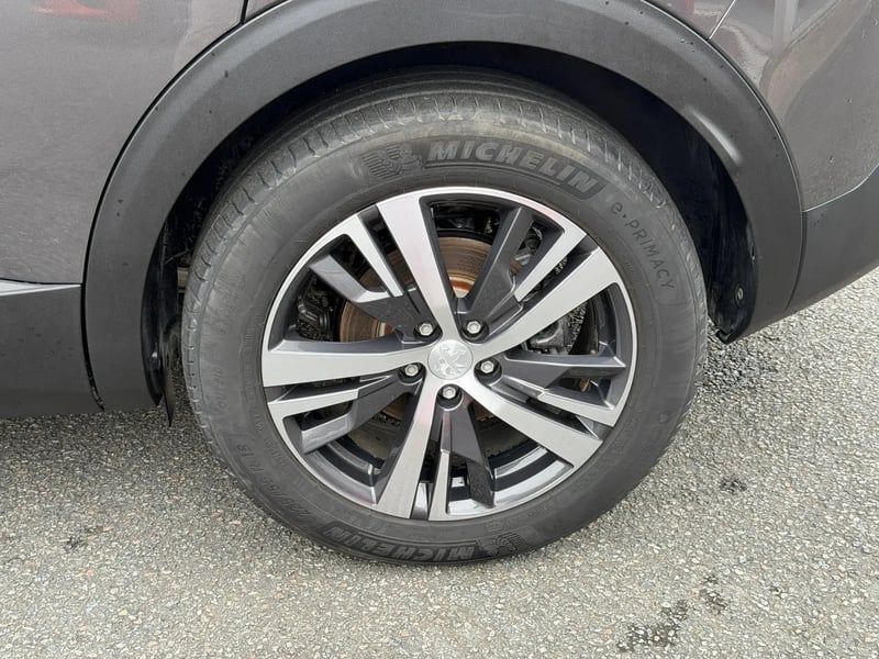Photo de la voiture PEUGEOT 3008 Hybrid 180 e-EAT8 Allure Pack