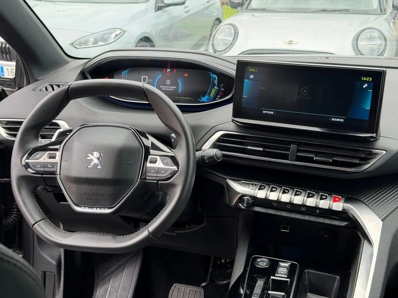 Photo de la voiture PEUGEOT 3008 Hybrid 180 e-EAT8 Allure Pack