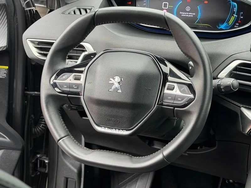 Photo de la voiture PEUGEOT 3008 Hybrid 180 e-EAT8 Allure Pack